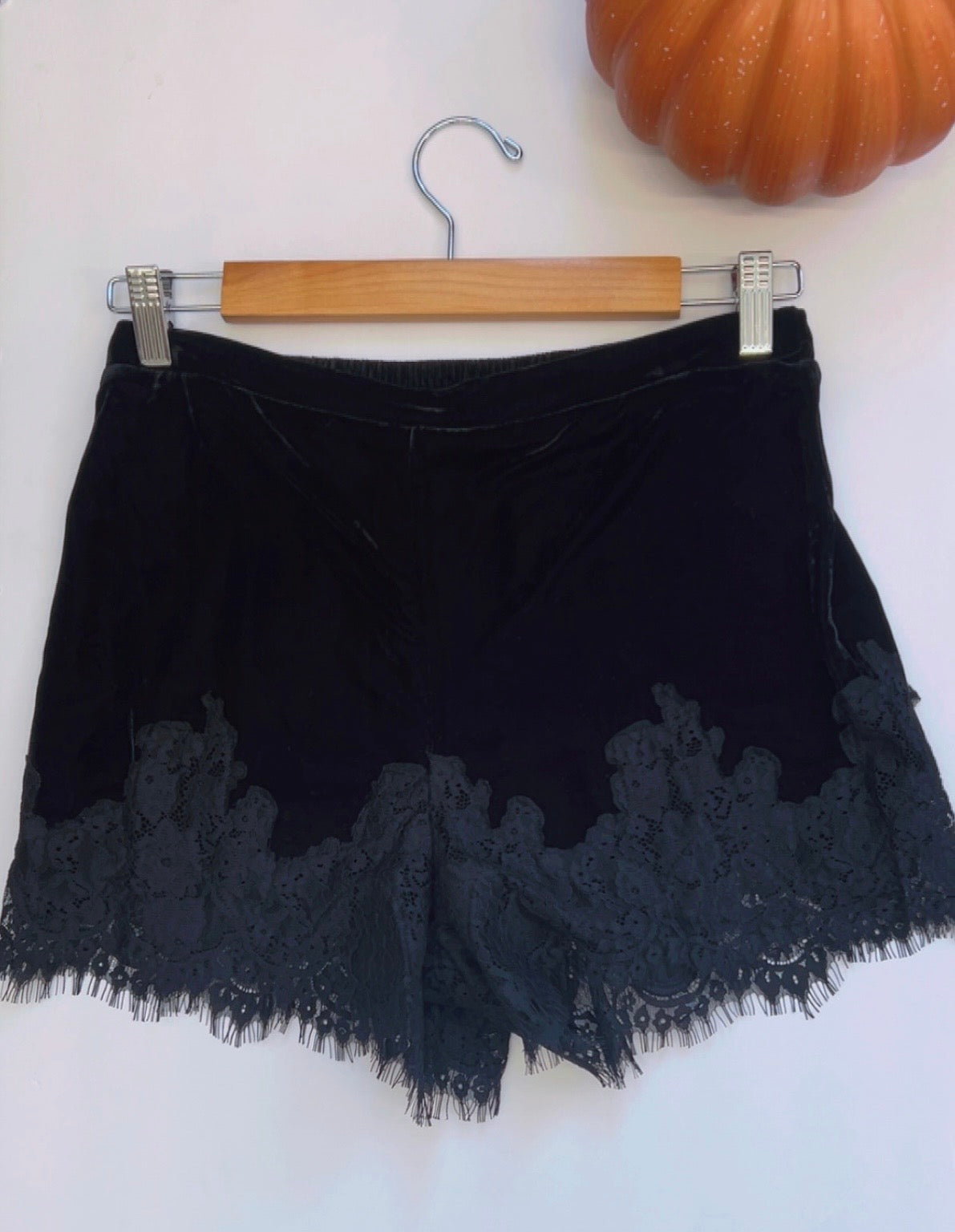 Black Velvet & Lace Appliqué Hem Shorts – Madison Rain Boutique